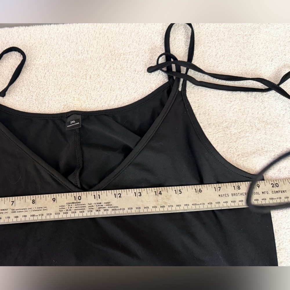 Sleek Black Maxi Slip Dress with V-Neck - Picture 5 of 8